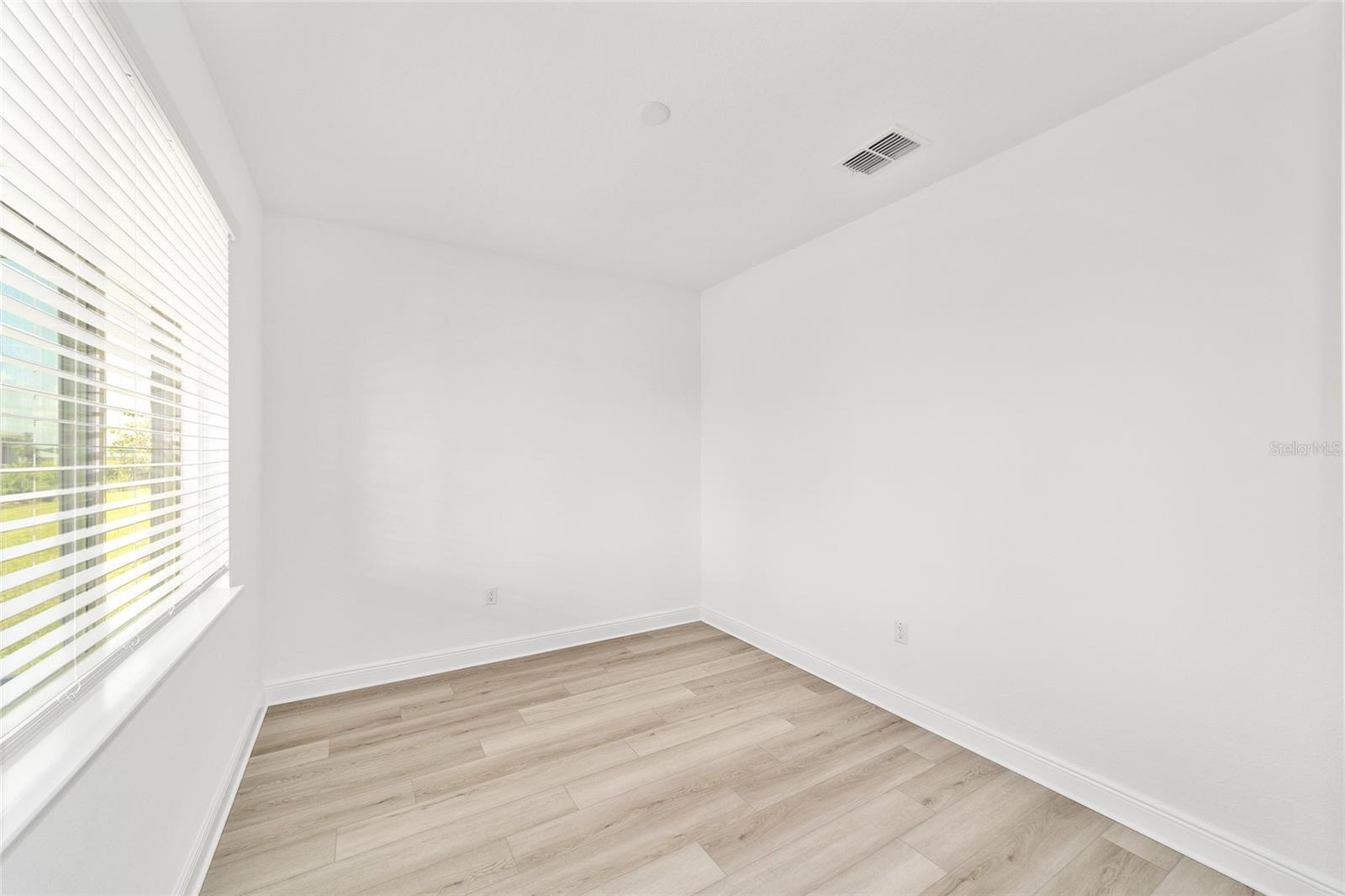 Image 25 of 42 For 8526 99th Circle