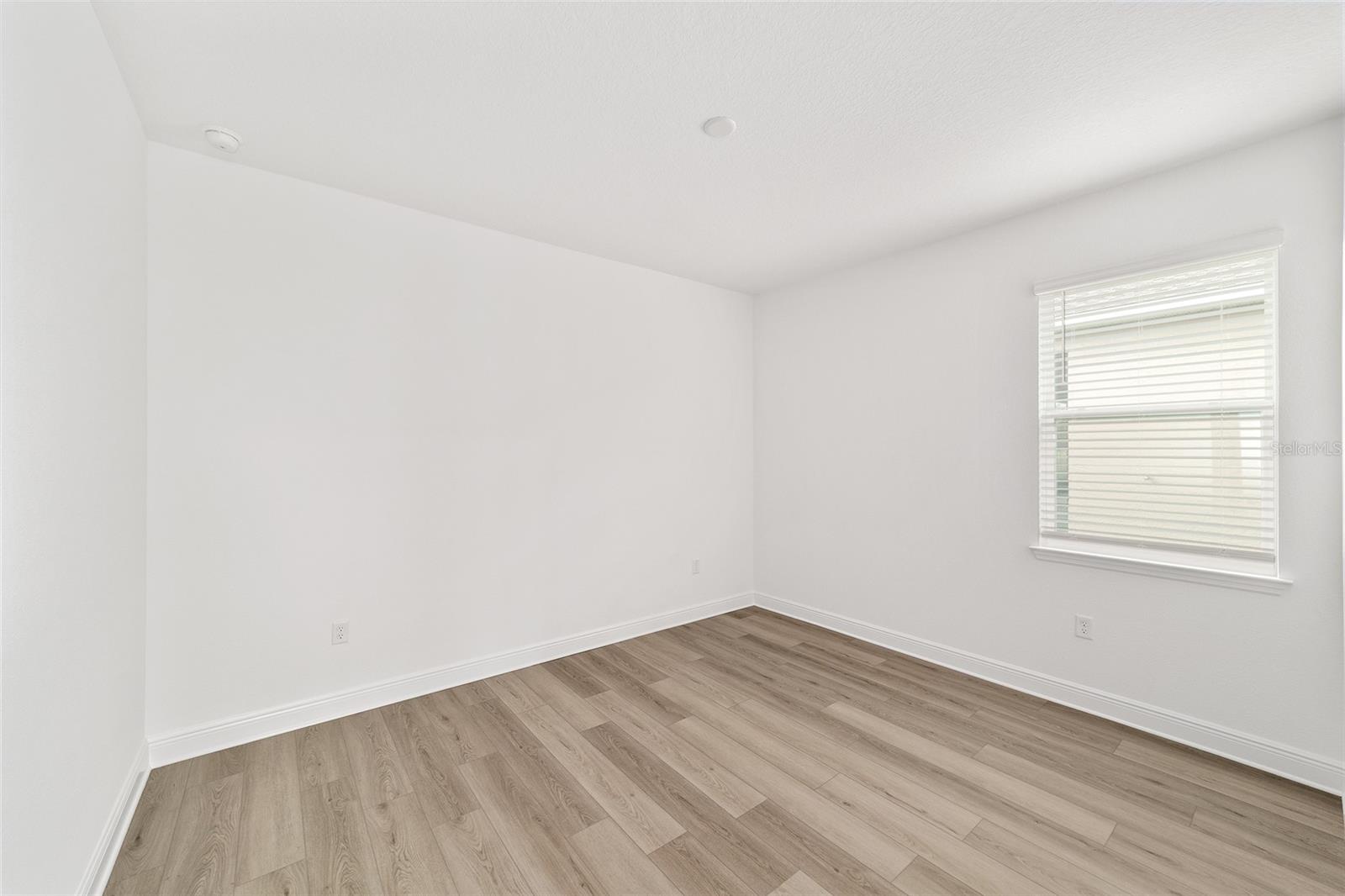 Image 27 of 42 For 8526 99th Circle