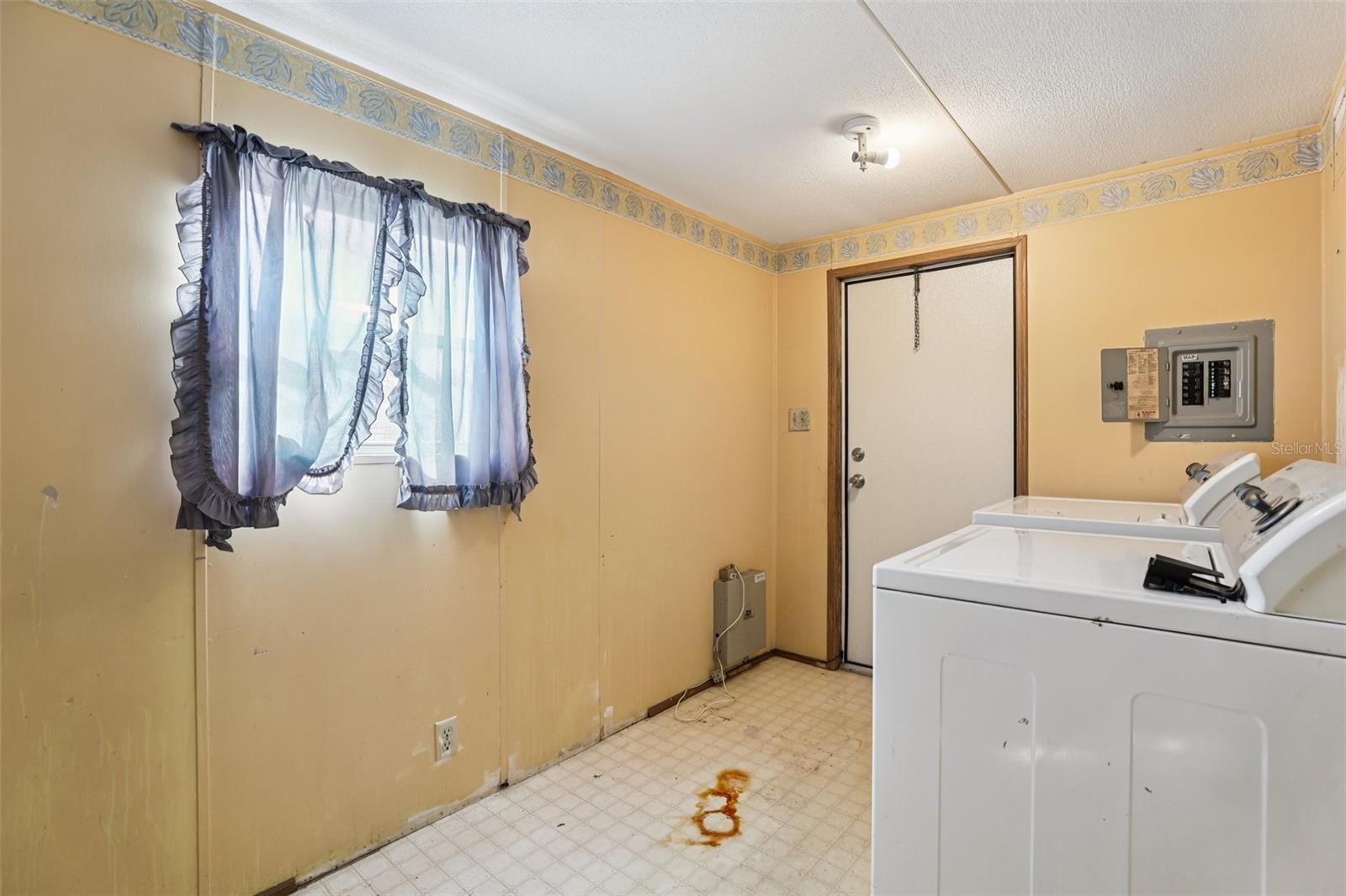 Image 35 of 44 For 1832 Jones Drive