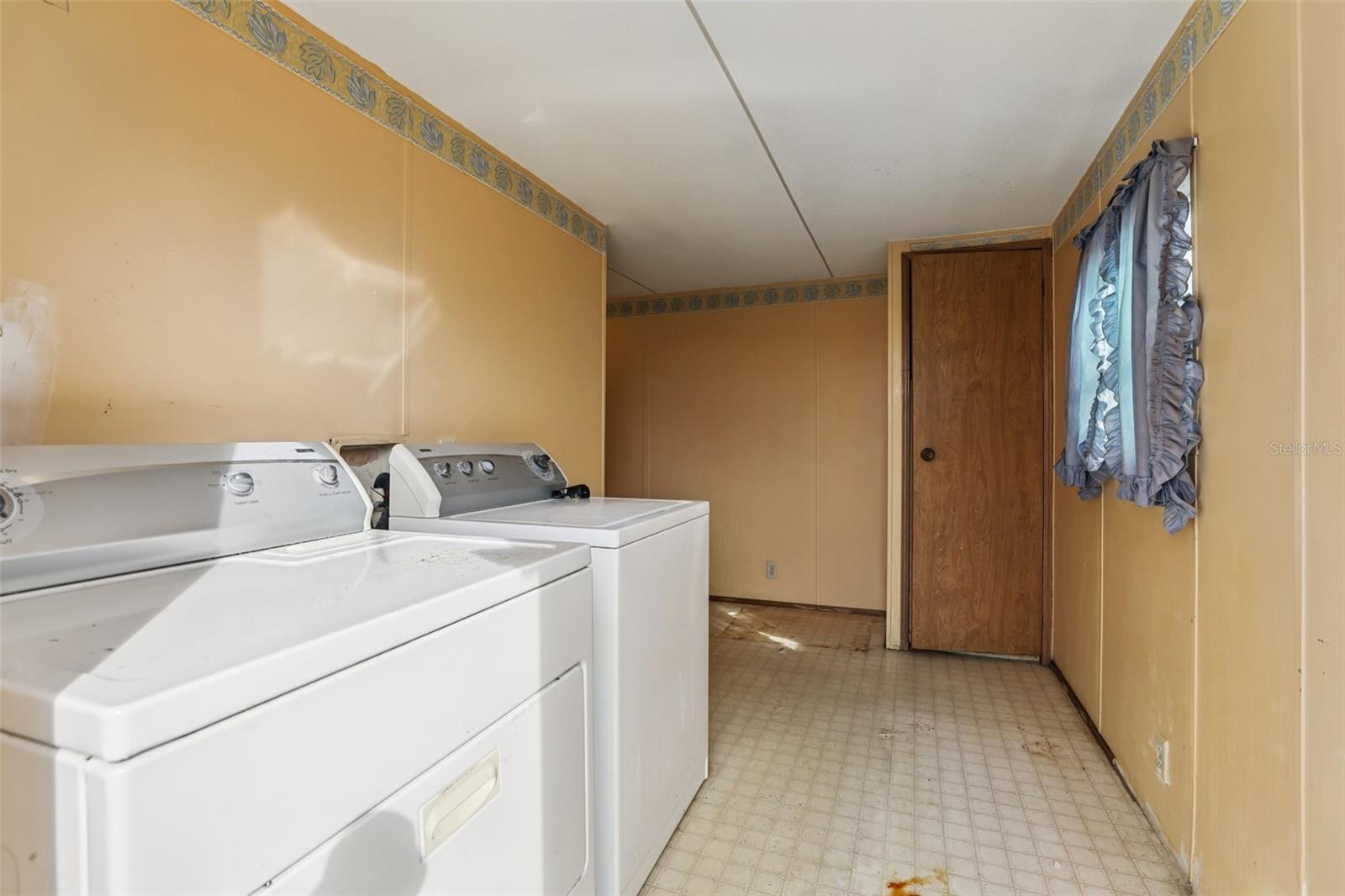 Image 36 of 44 For 1832 Jones Drive