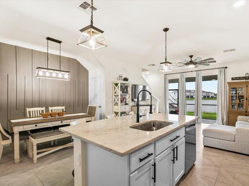 Image 4 of 40 For 17741 Crescent Moon Loop