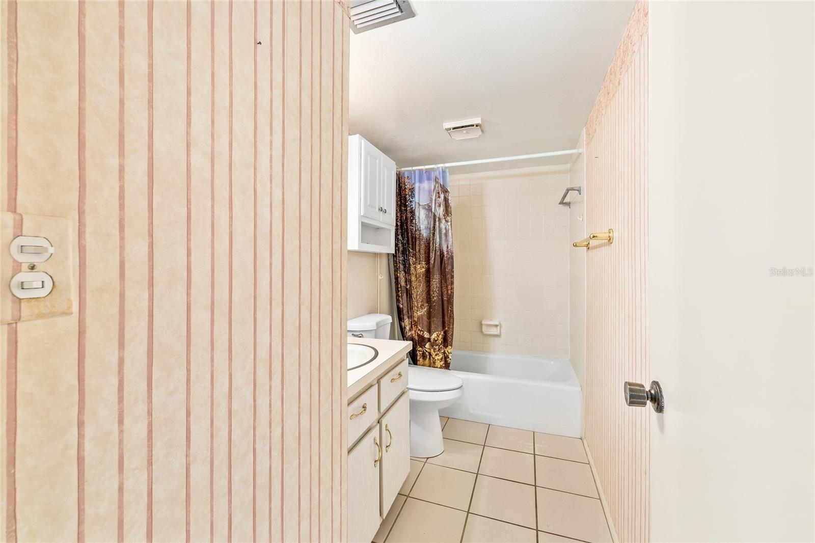 Image 16 of 27 For 606 Midway Drive A