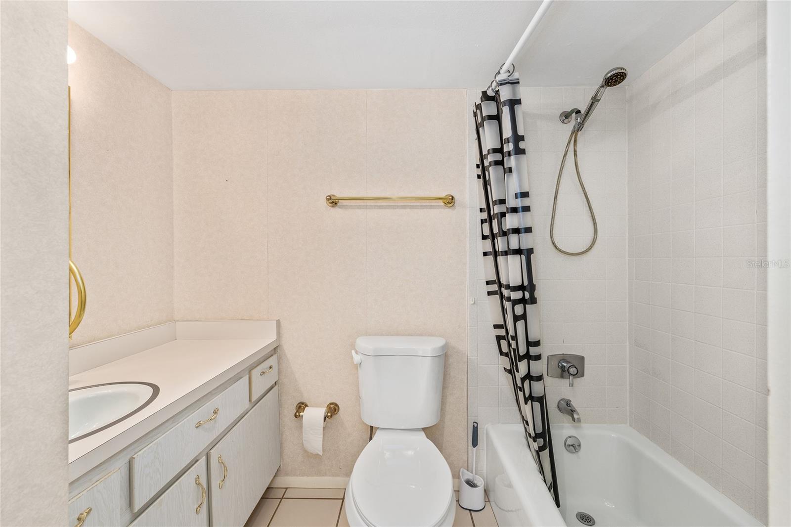Image 19 of 27 For 606 Midway Drive A