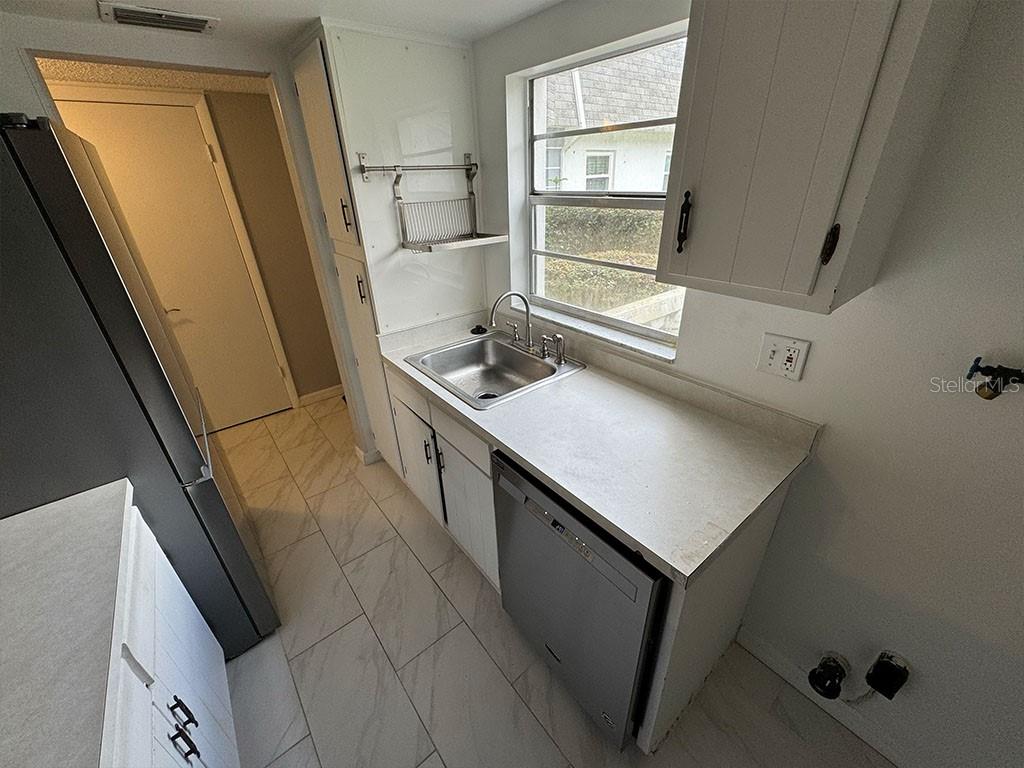 Image 4 of 23 For 1556 27th Street C