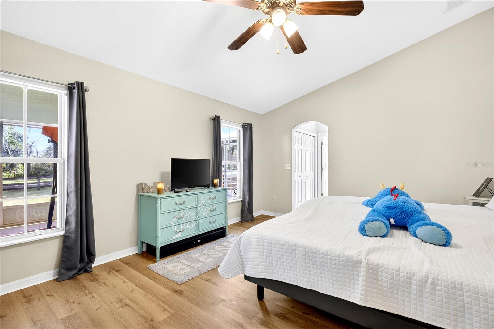 Image 10 of 37 For 940 160th Street