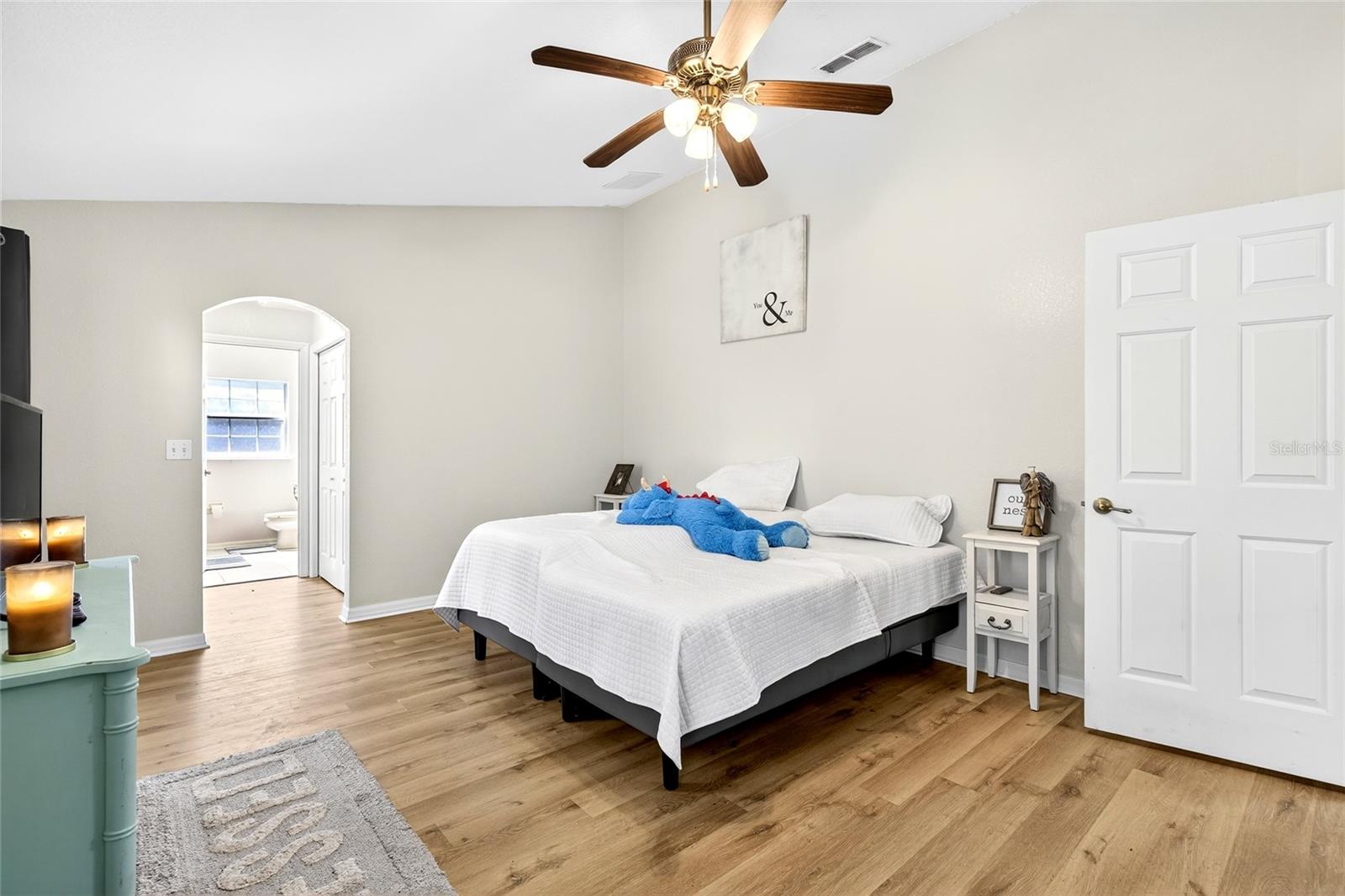 Image 11 of 37 For 940 160th Street