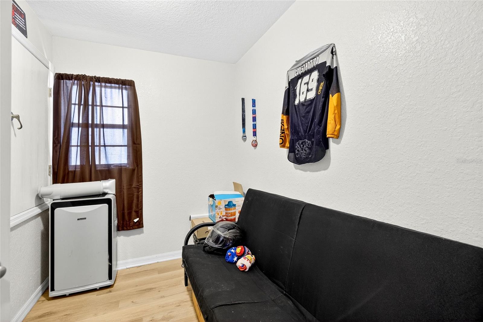 Image 20 of 37 For 940 160th Street