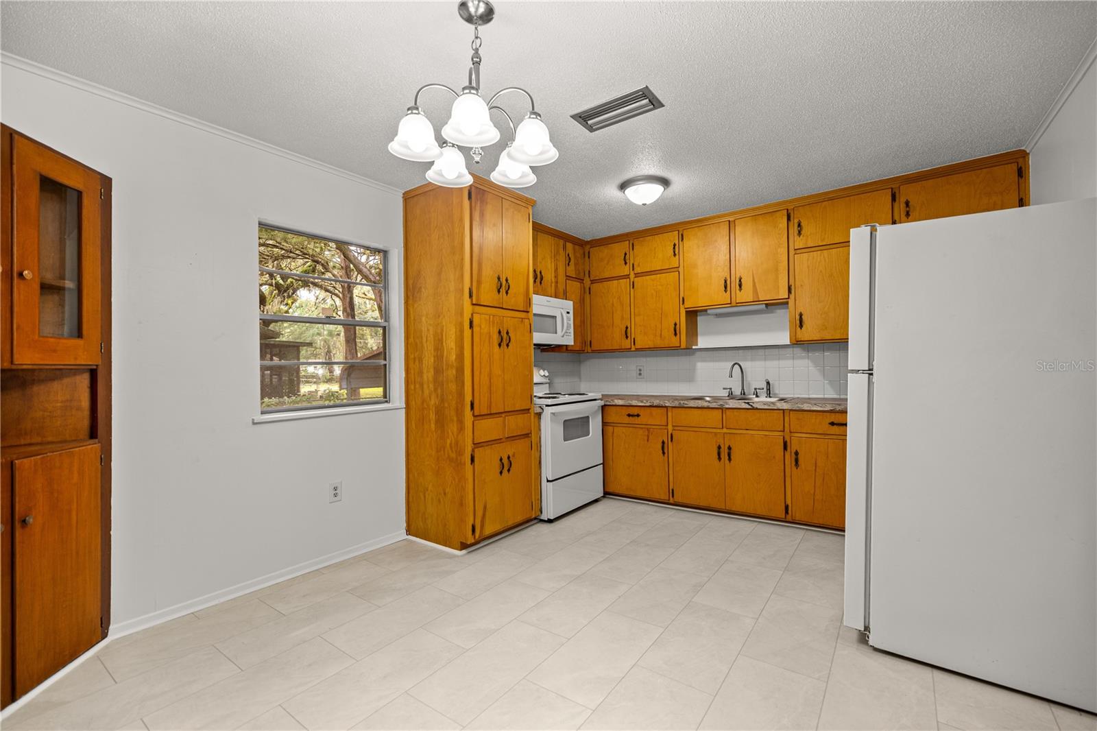 Image 10 of 20 For 2233 3rd Avenue