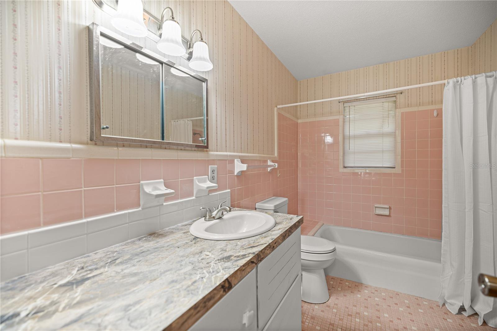 Image 17 of 20 For 2233 3rd Avenue