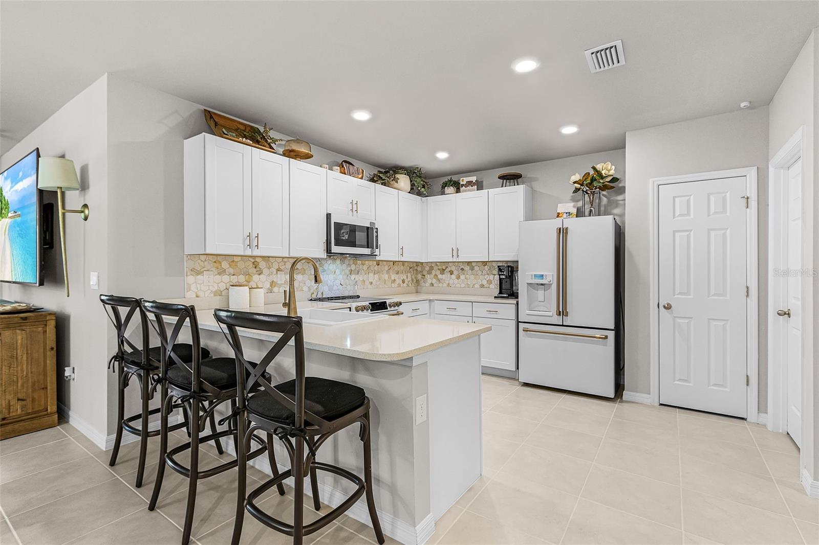 Image 7 of 30 For 25016 Lenox Circle