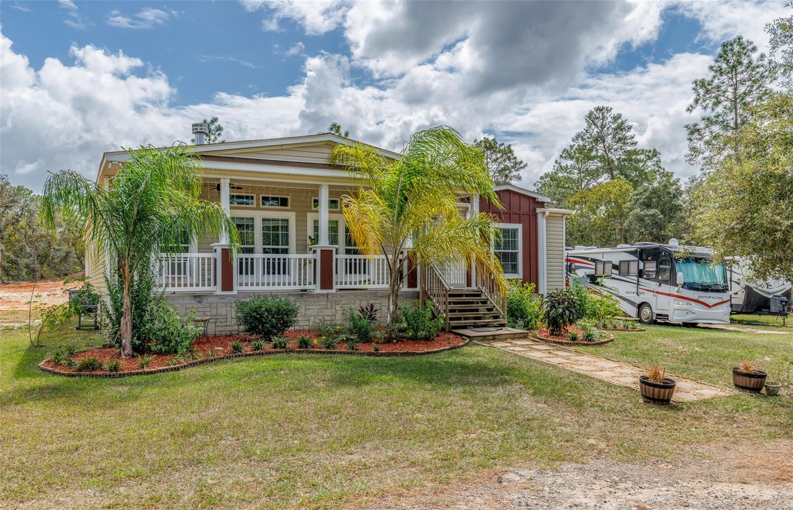 Listing photo id 0 for 7453 Maxwell Point
