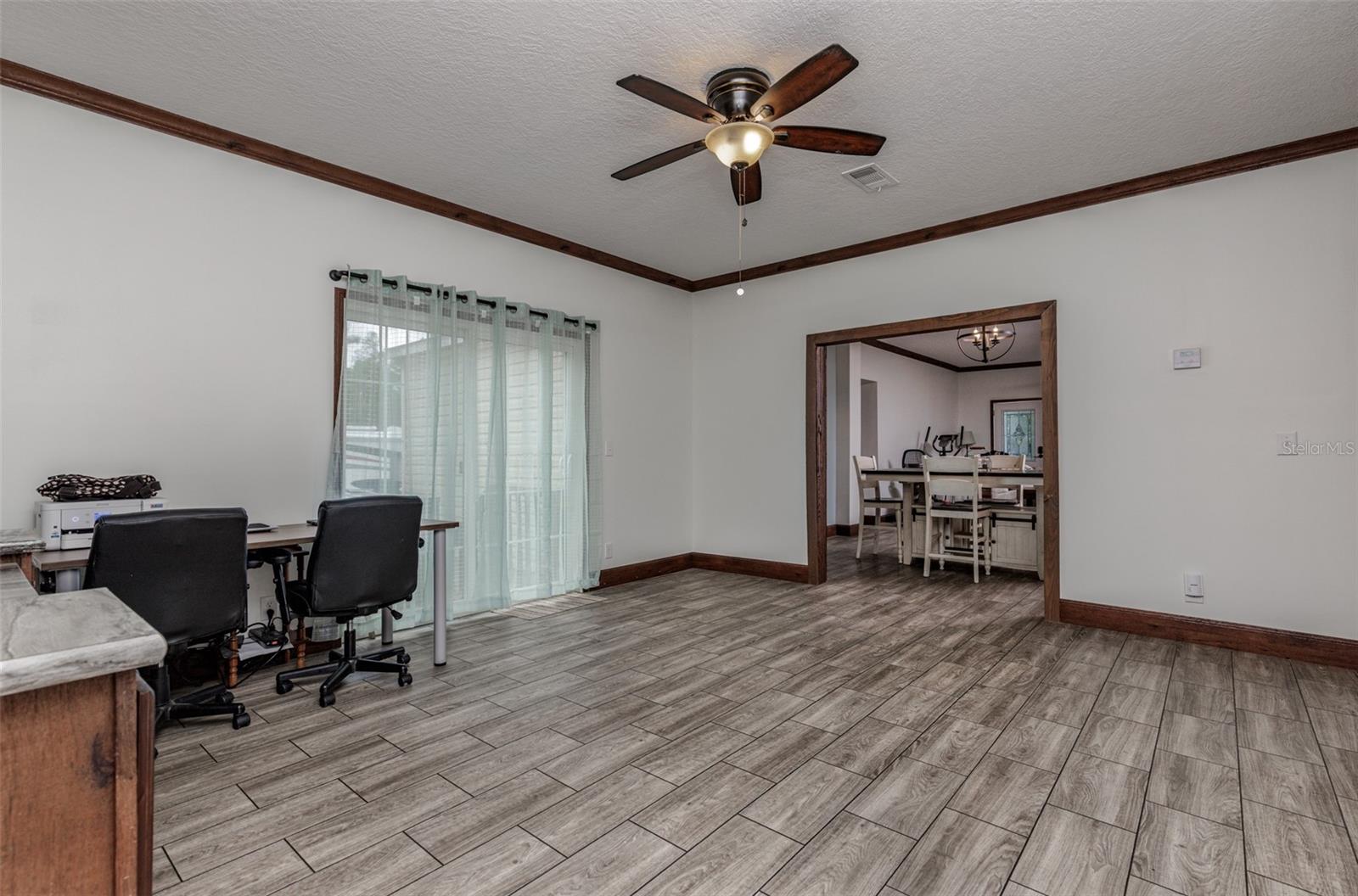 Listing photo id 18 for 7453 Maxwell Point