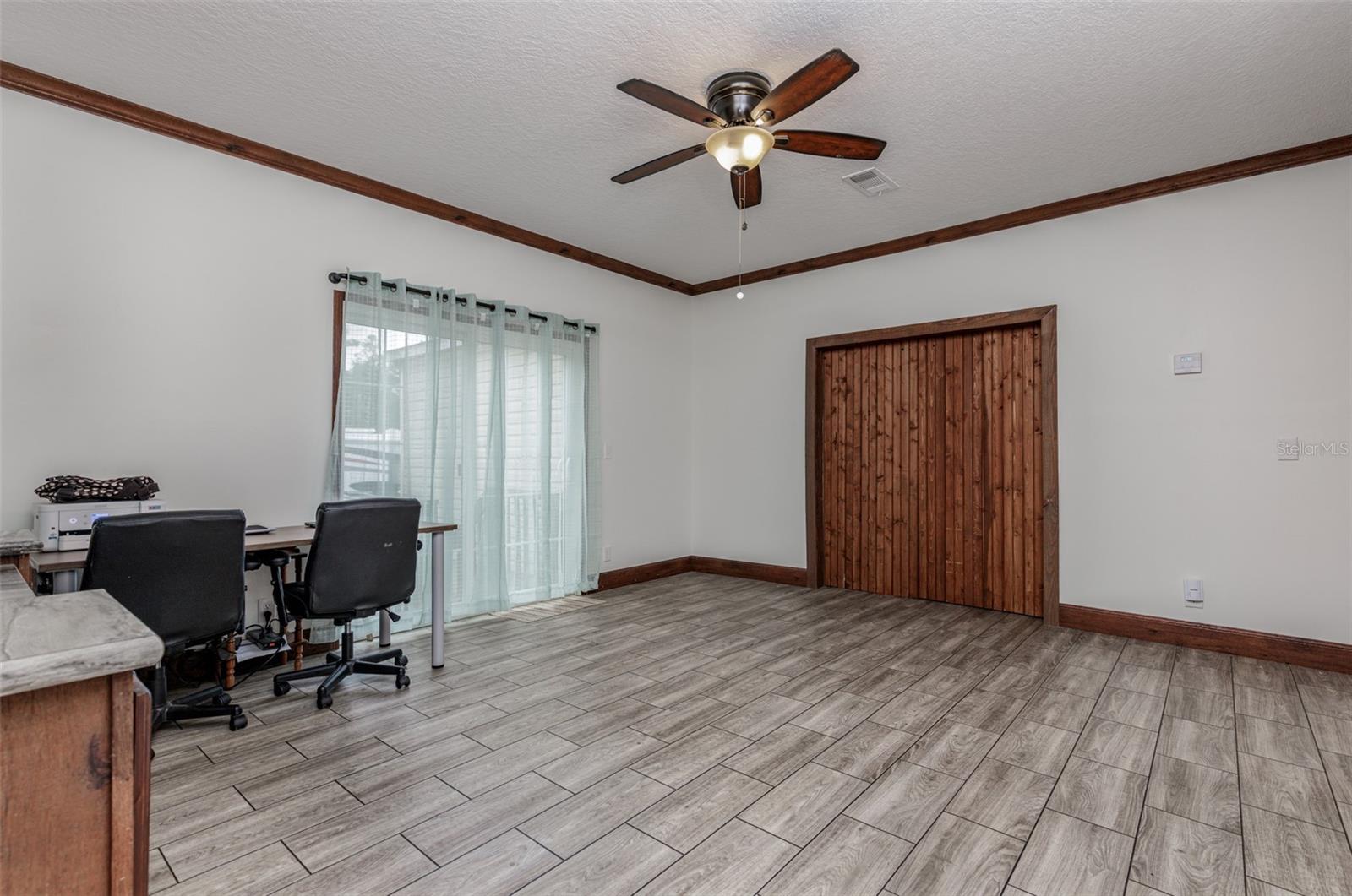 Listing photo id 19 for 7453 Maxwell Point