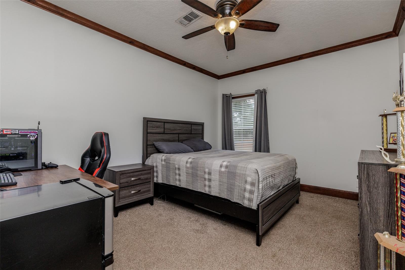 Listing photo id 23 for 7453 Maxwell Point