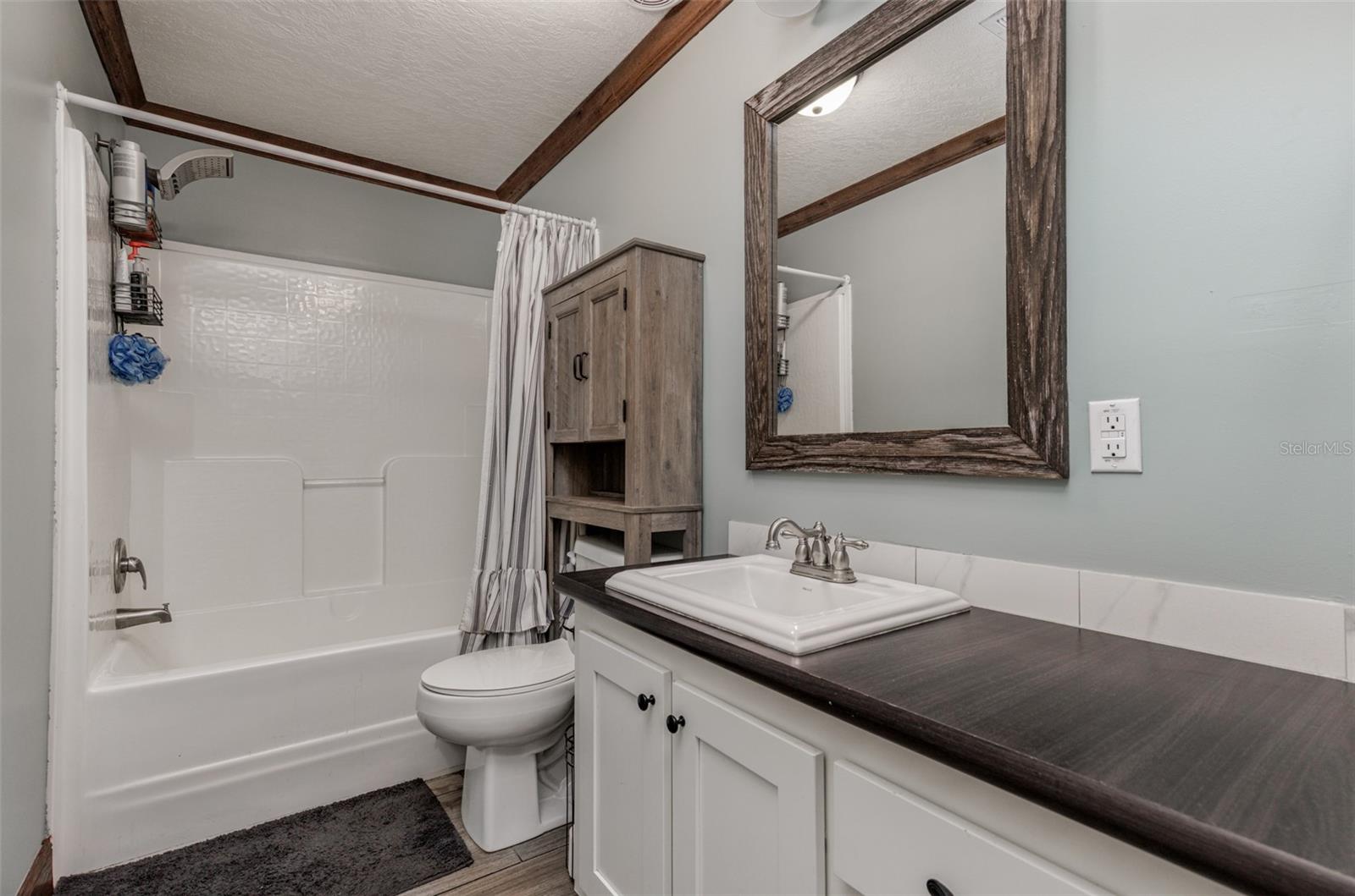 Listing photo id 31 for 7453 Maxwell Point