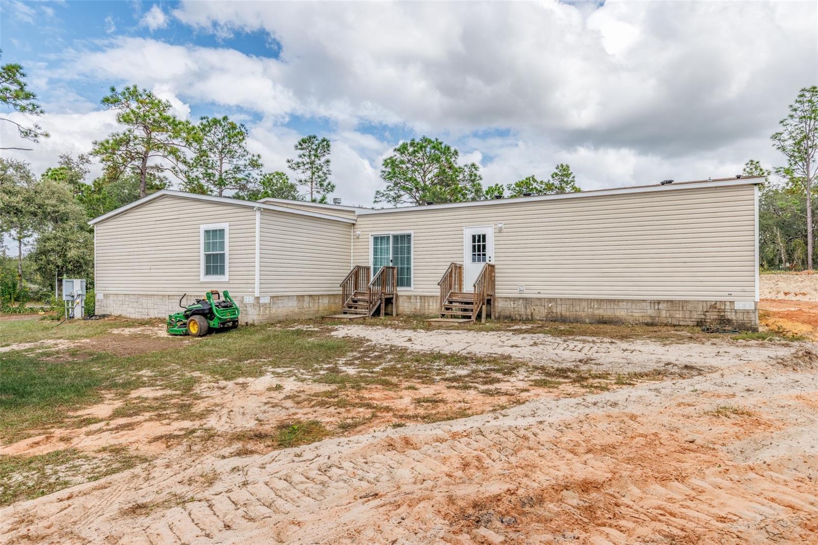 Listing photo id 34 for 7453 Maxwell Point