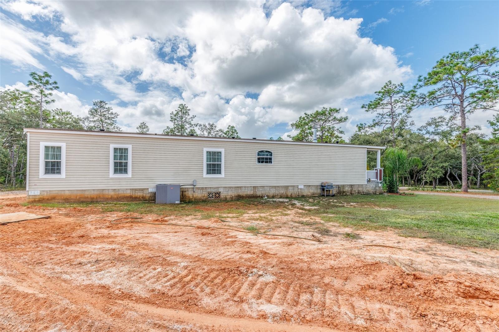 Listing photo id 35 for 7453 Maxwell Point