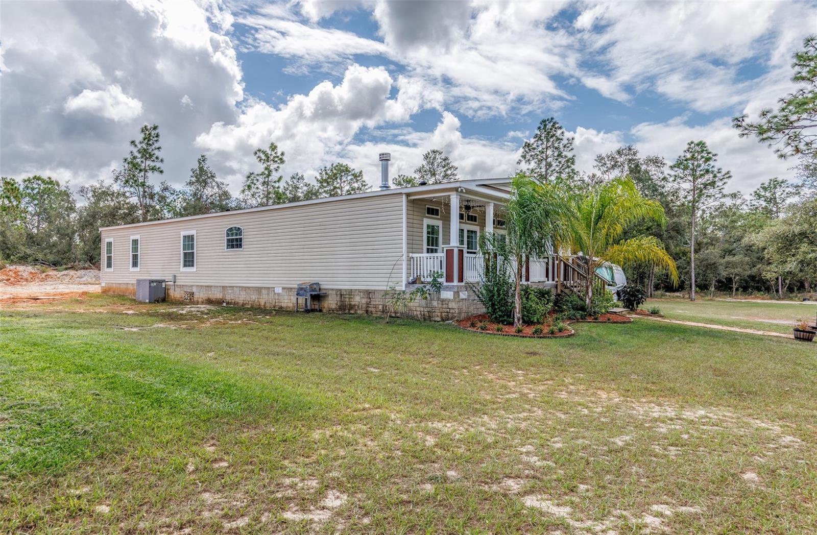 Listing photo id 36 for 7453 Maxwell Point
