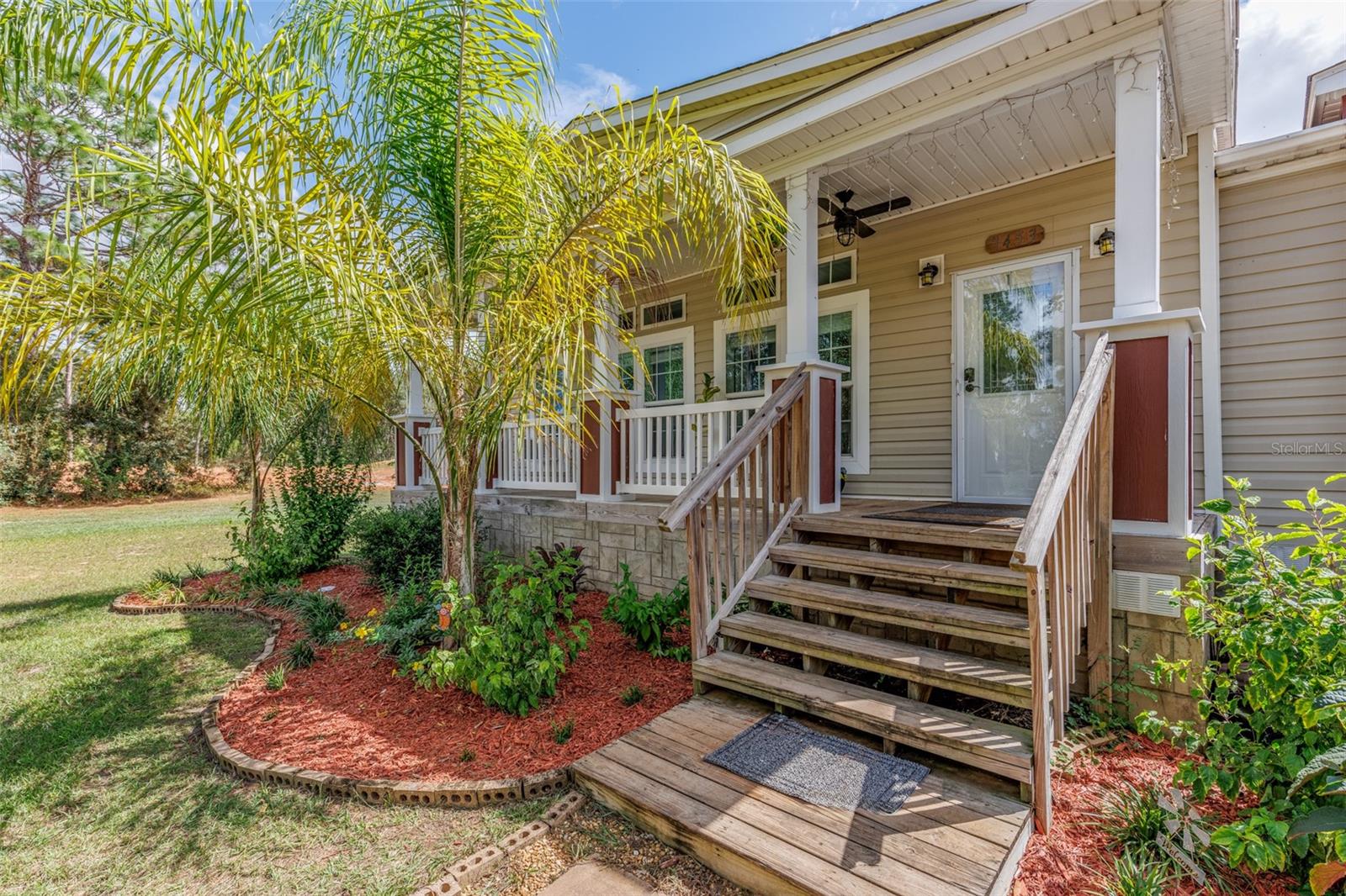 Listing photo id 2 for 7453 Maxwell Point