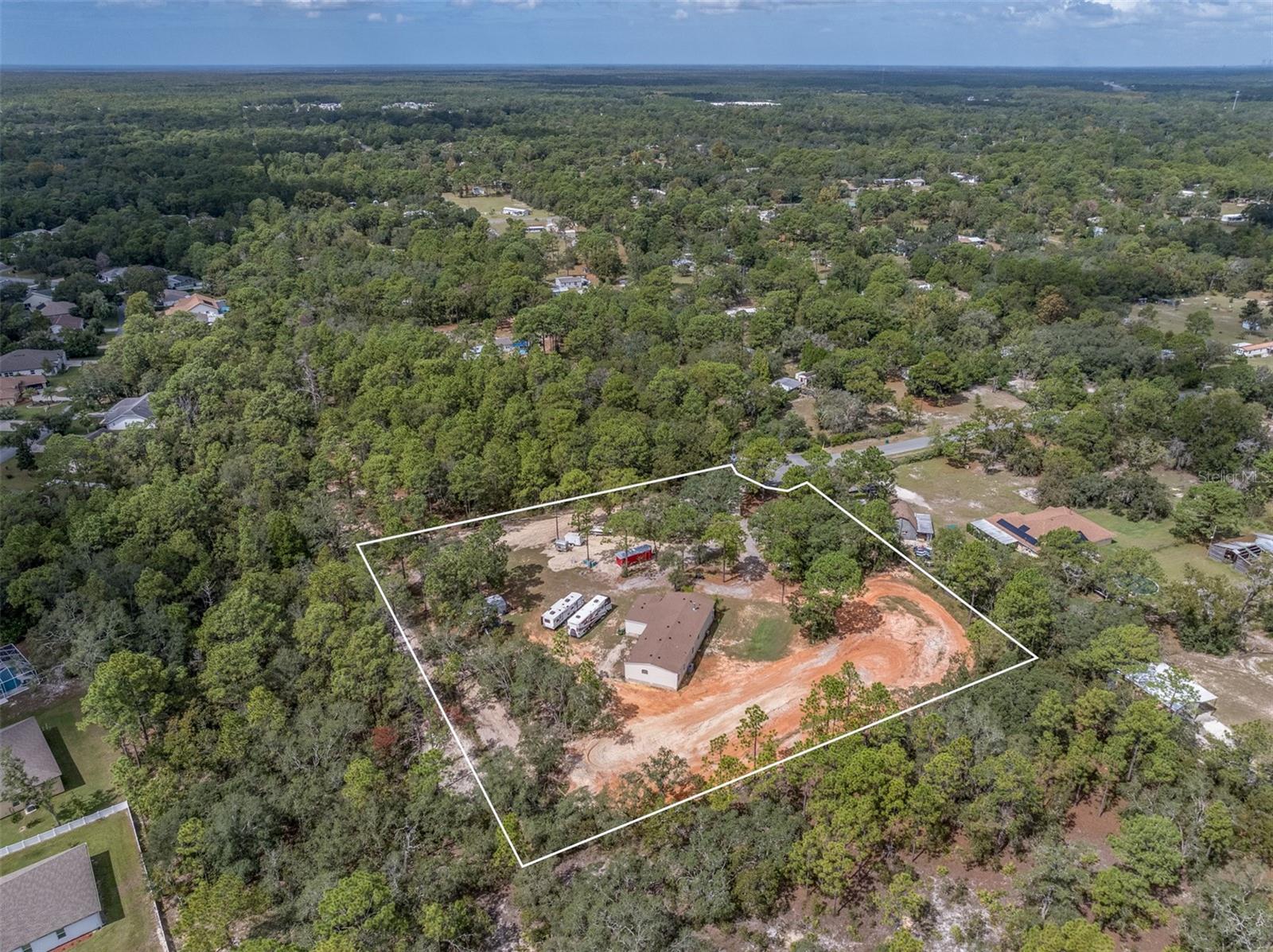 Listing photo id 39 for 7453 Maxwell Point