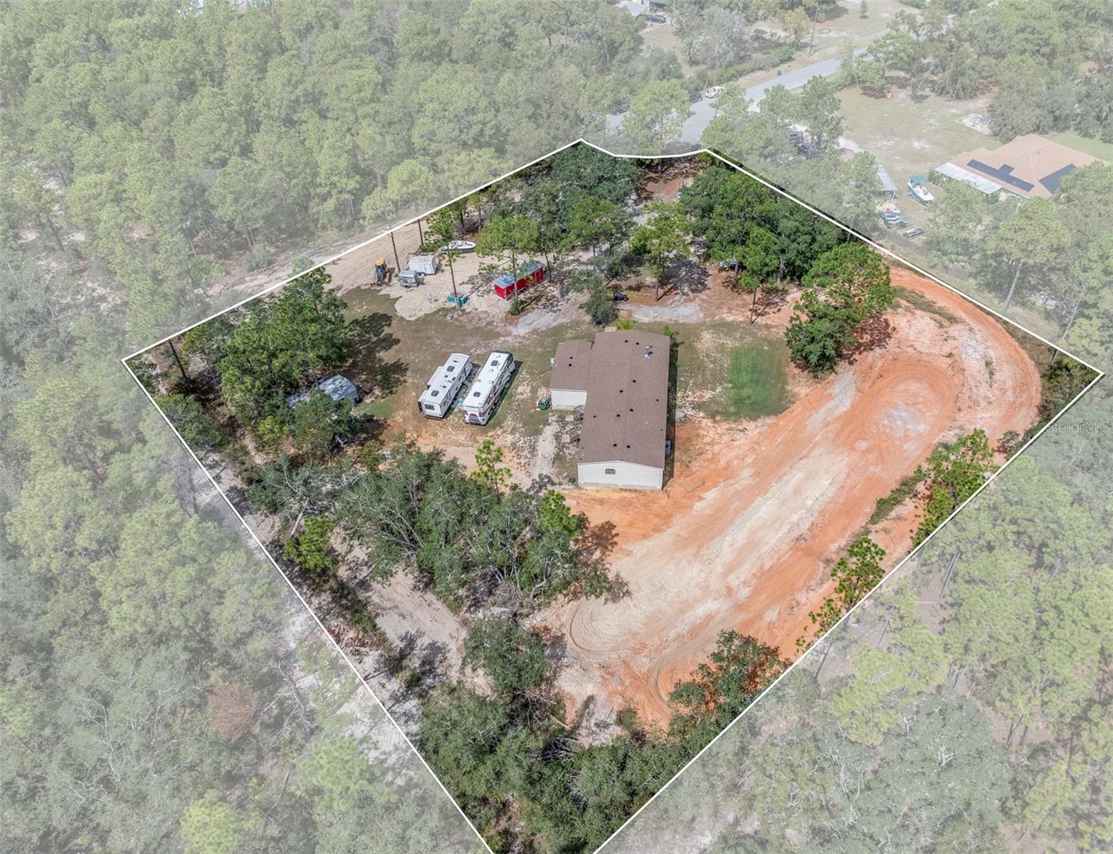 Listing photo id 41 for 7453 Maxwell Point