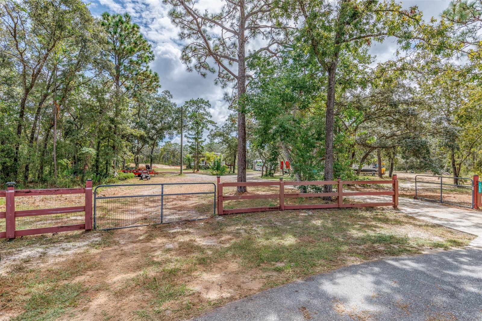 Listing photo id 5 for 7453 Maxwell Point