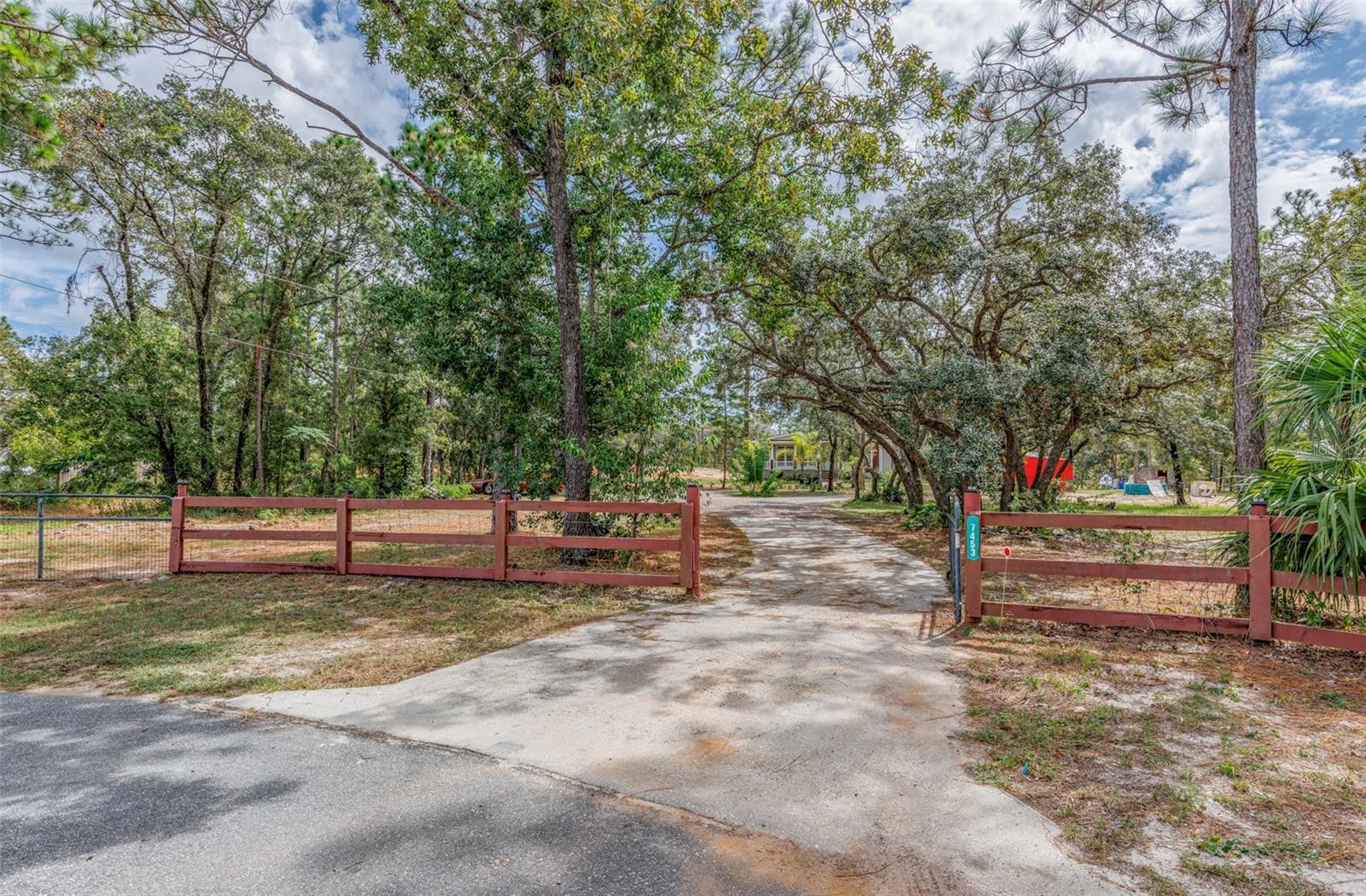 Listing photo id 6 for 7453 Maxwell Point