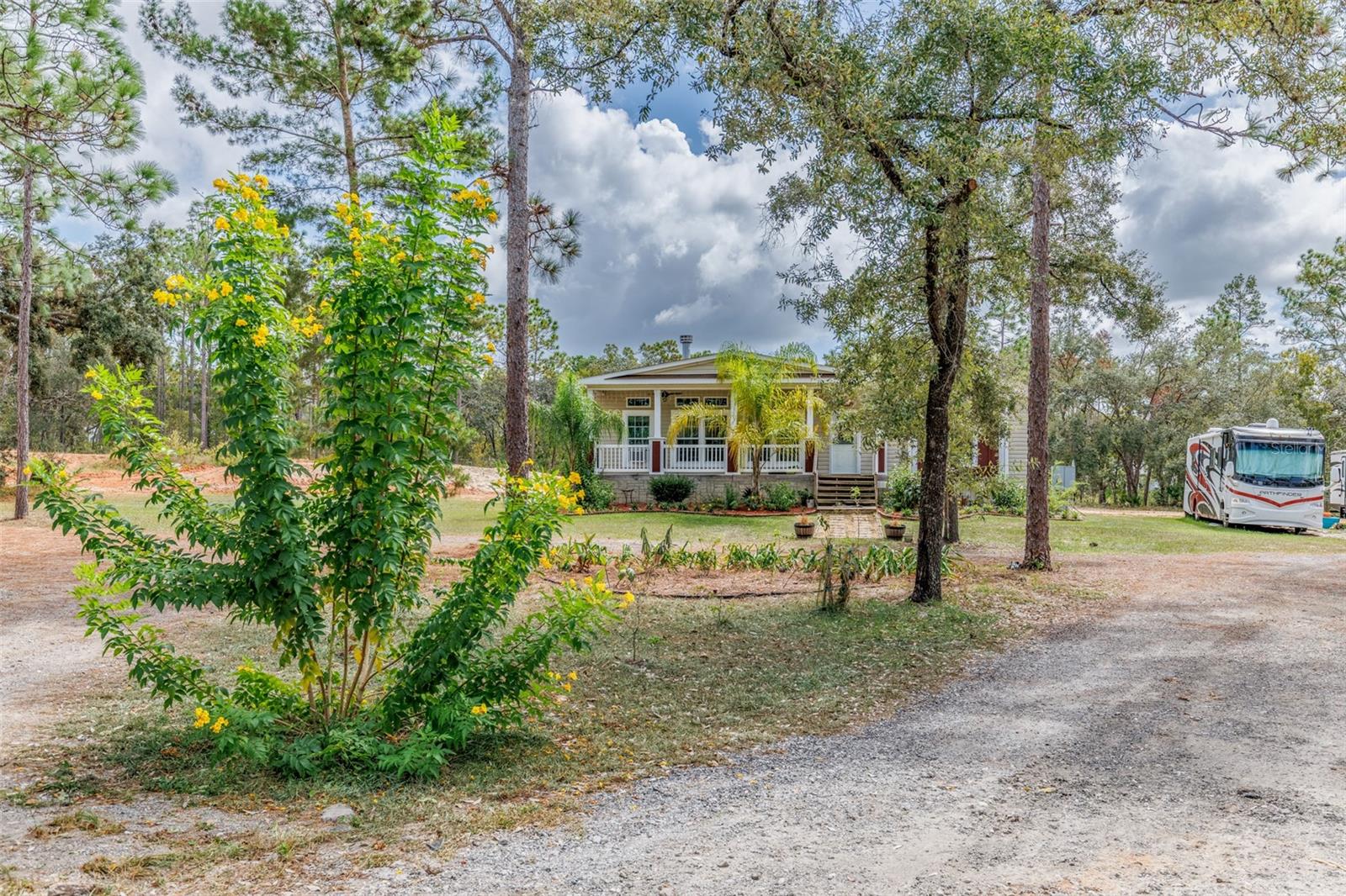 Listing photo id 7 for 7453 Maxwell Point