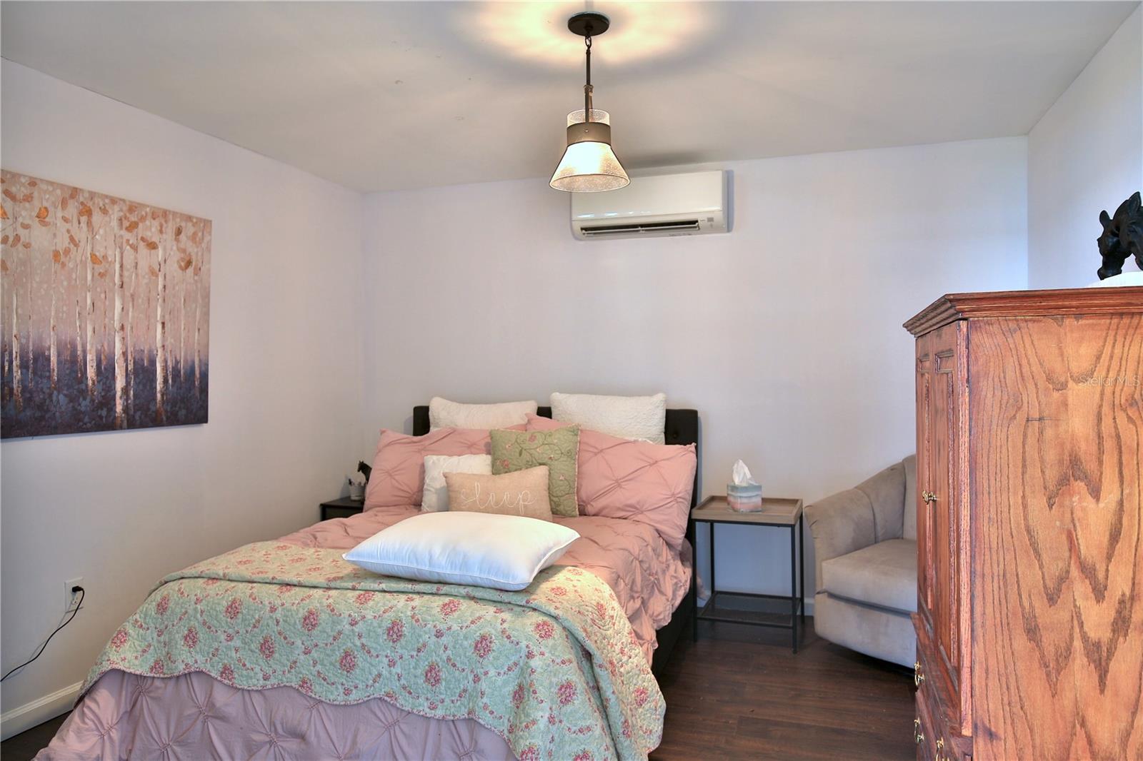 Image 17 of 48 For 21051 42nd Street