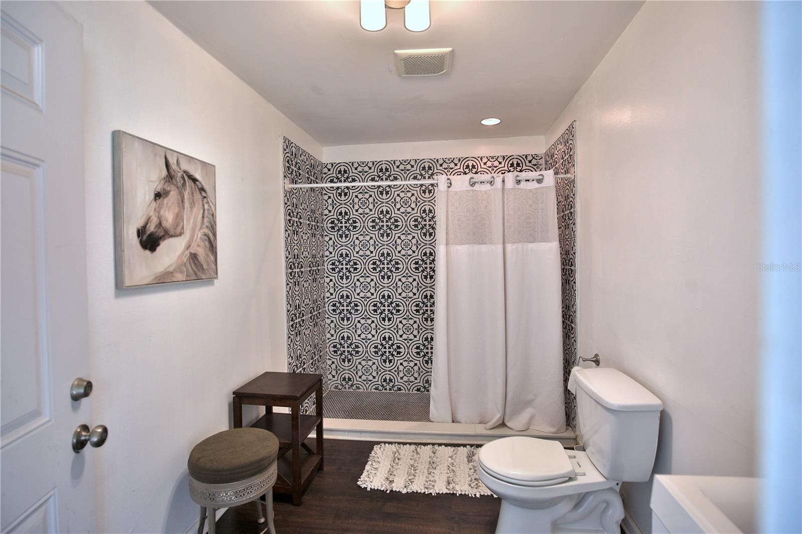 Image 18 of 48 For 21051 42nd Street