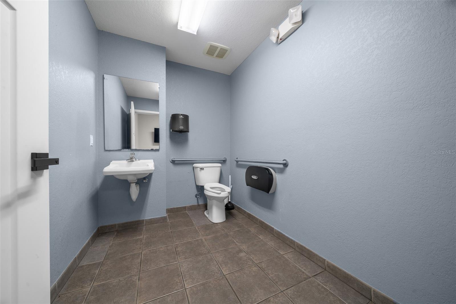 Image 24 of 39 For 1056 16th Street
