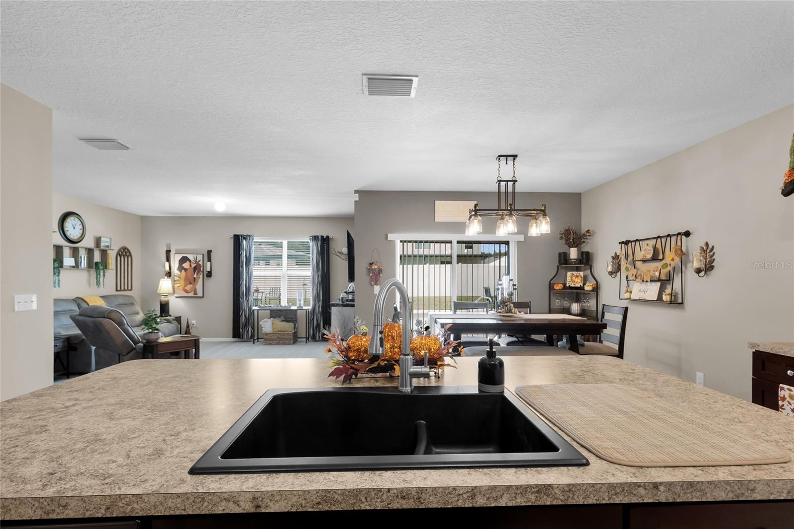 Listing photo id 9 for 3016 43rd Road