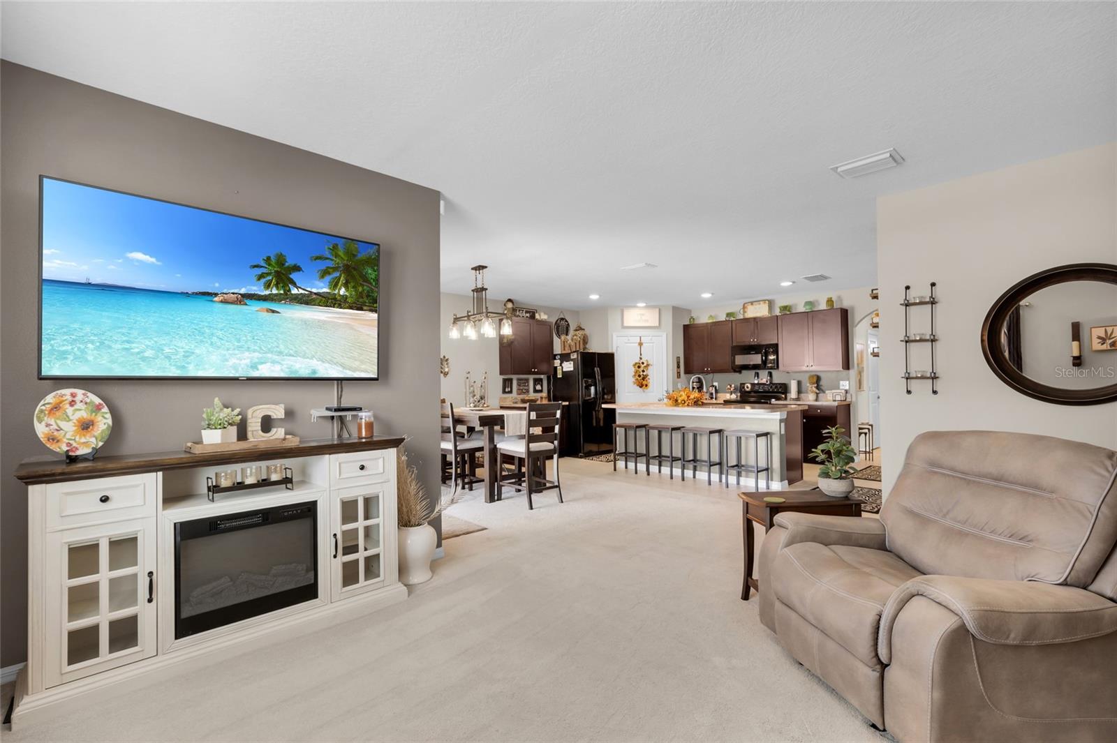 Listing photo id 12 for 3016 43rd Road