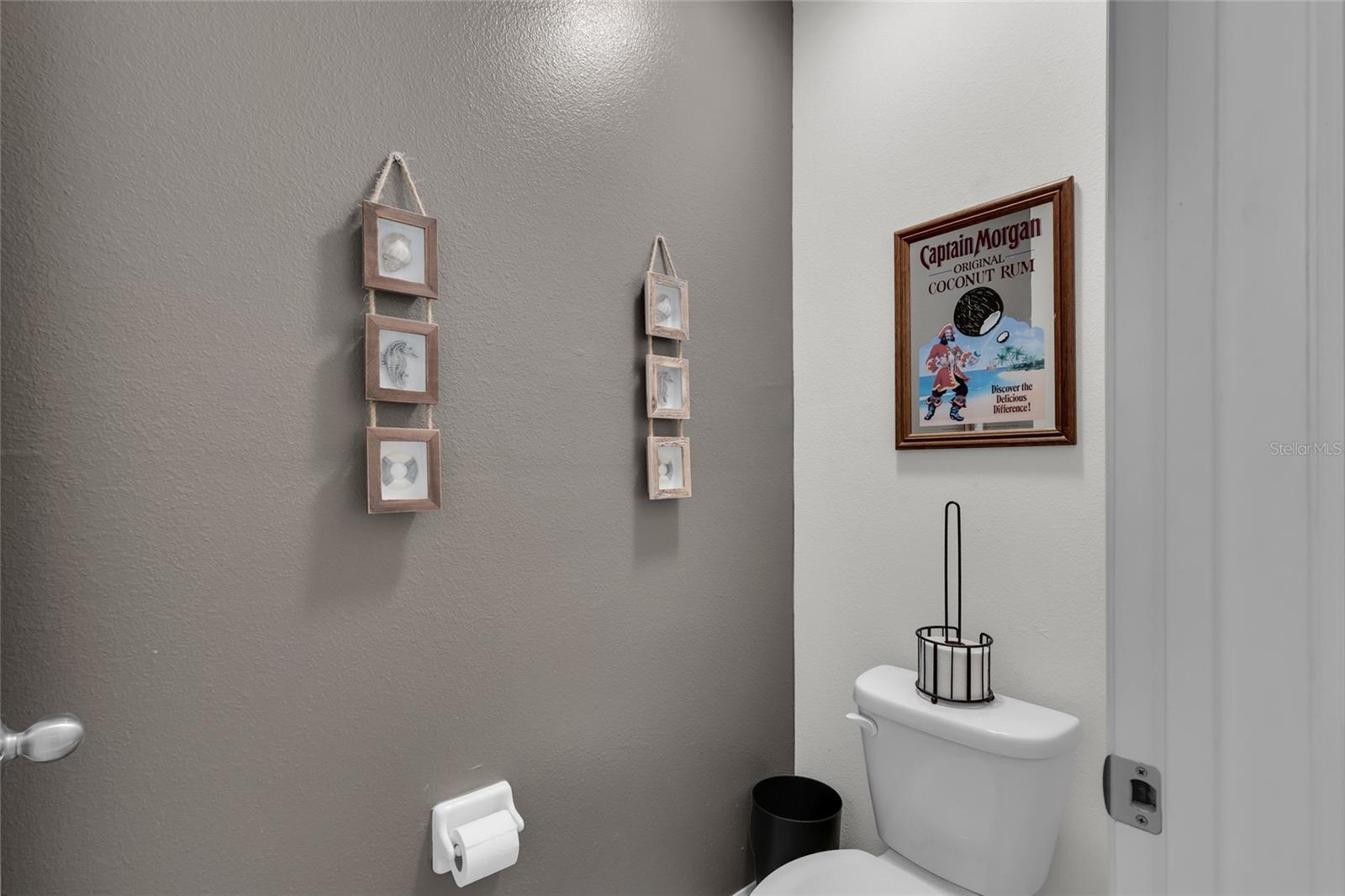 Listing photo id 21 for 3016 43rd Road