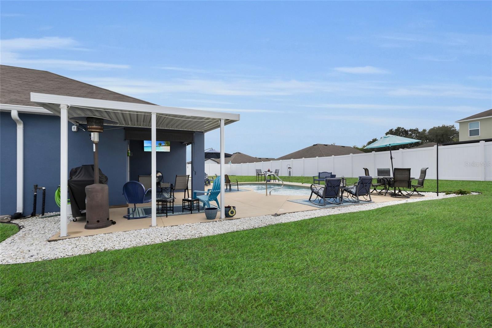 Listing photo id 25 for 3016 43rd Road