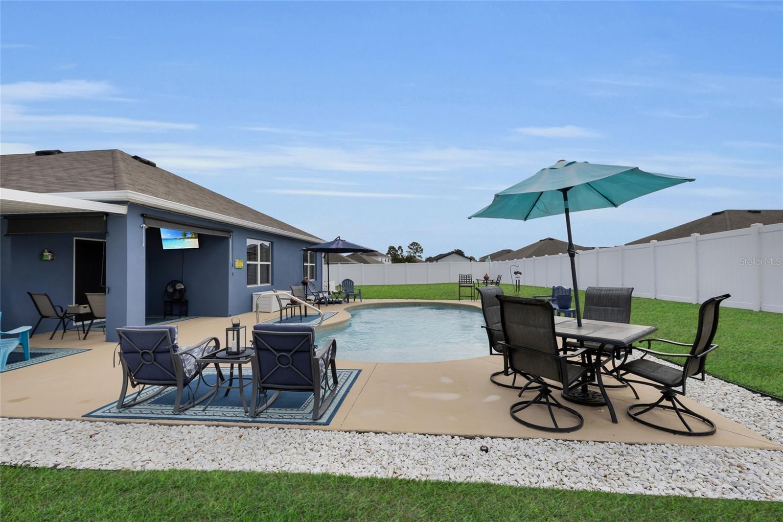 Listing photo id 26 for 3016 43rd Road