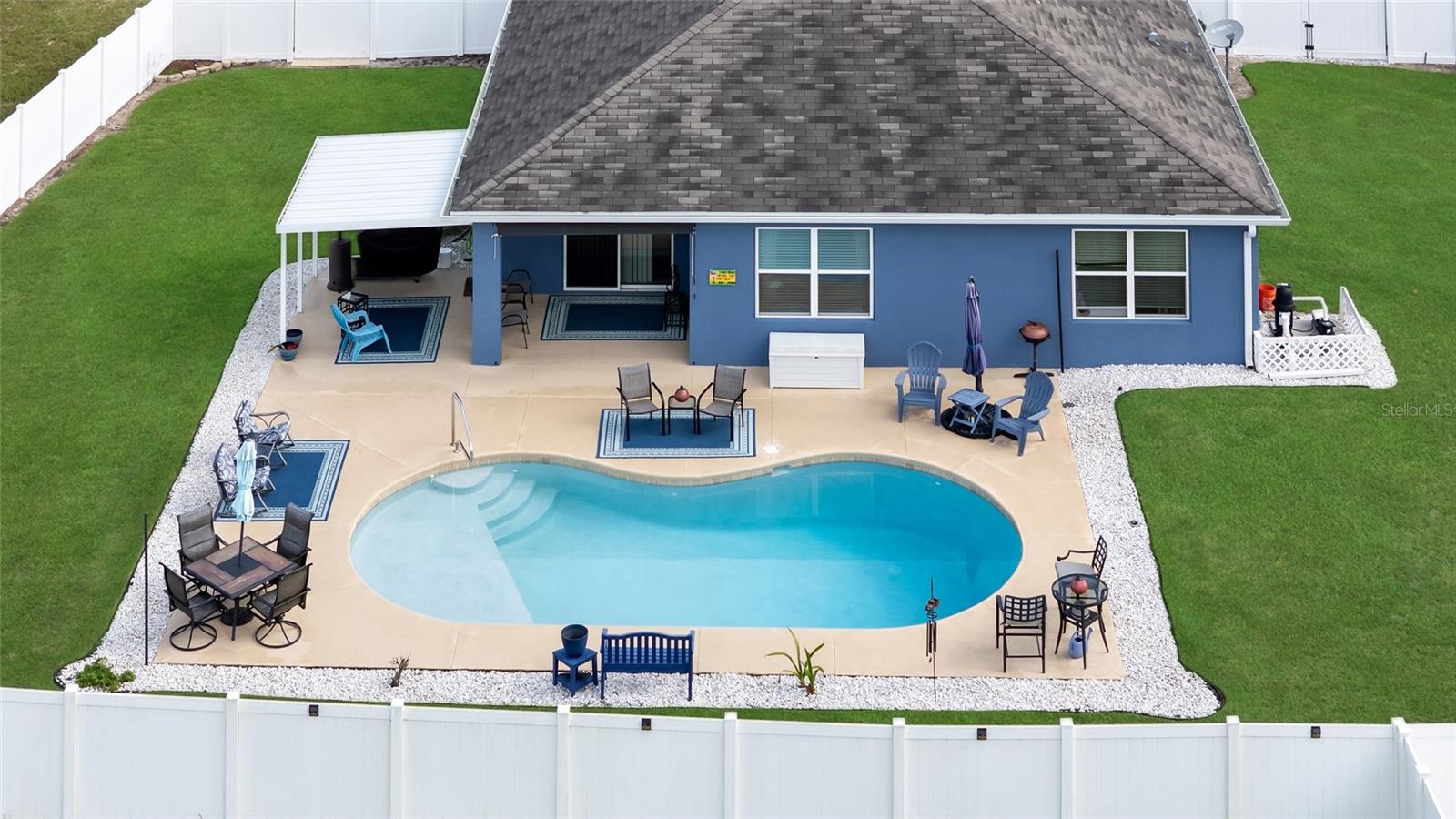 Listing photo id 1 for 3016 43rd Road