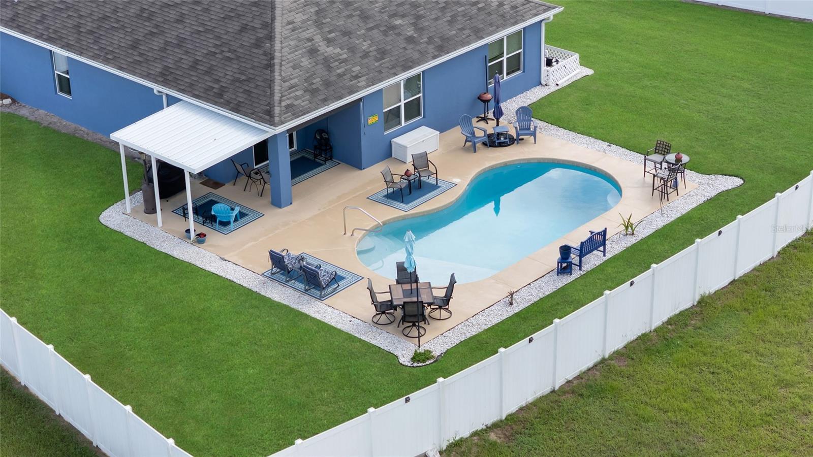 Listing photo id 2 for 3016 43rd Road