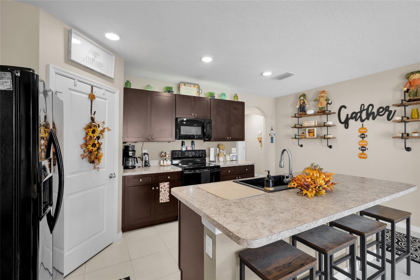 Listing photo id 6 for 3016 43rd Road