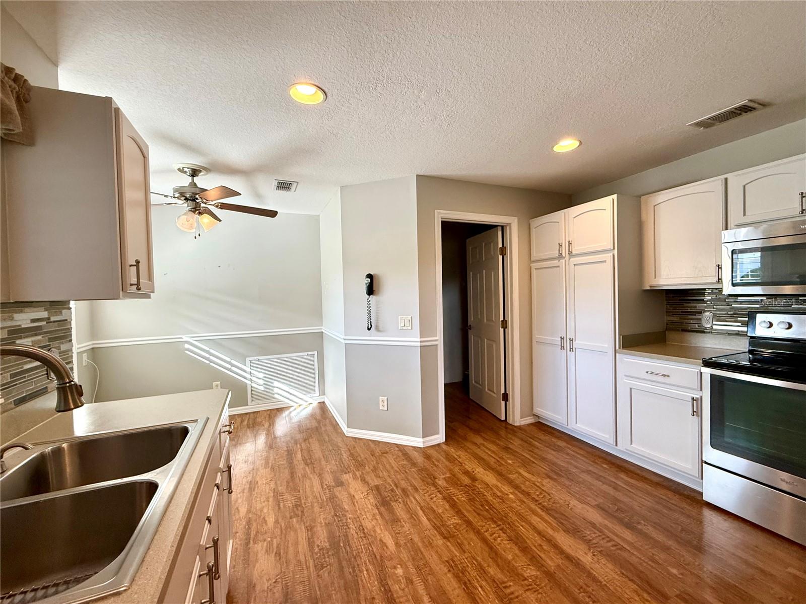 Image 16 of 52 For 15235 14th Avenue Road