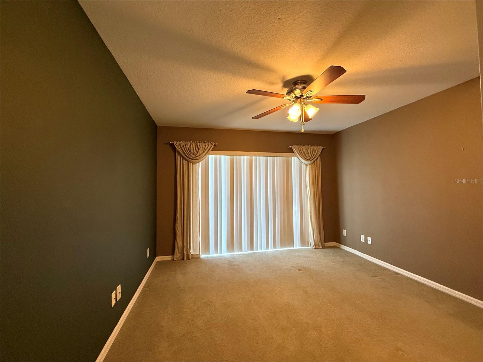 Image 27 of 52 For 15235 14th Avenue Road