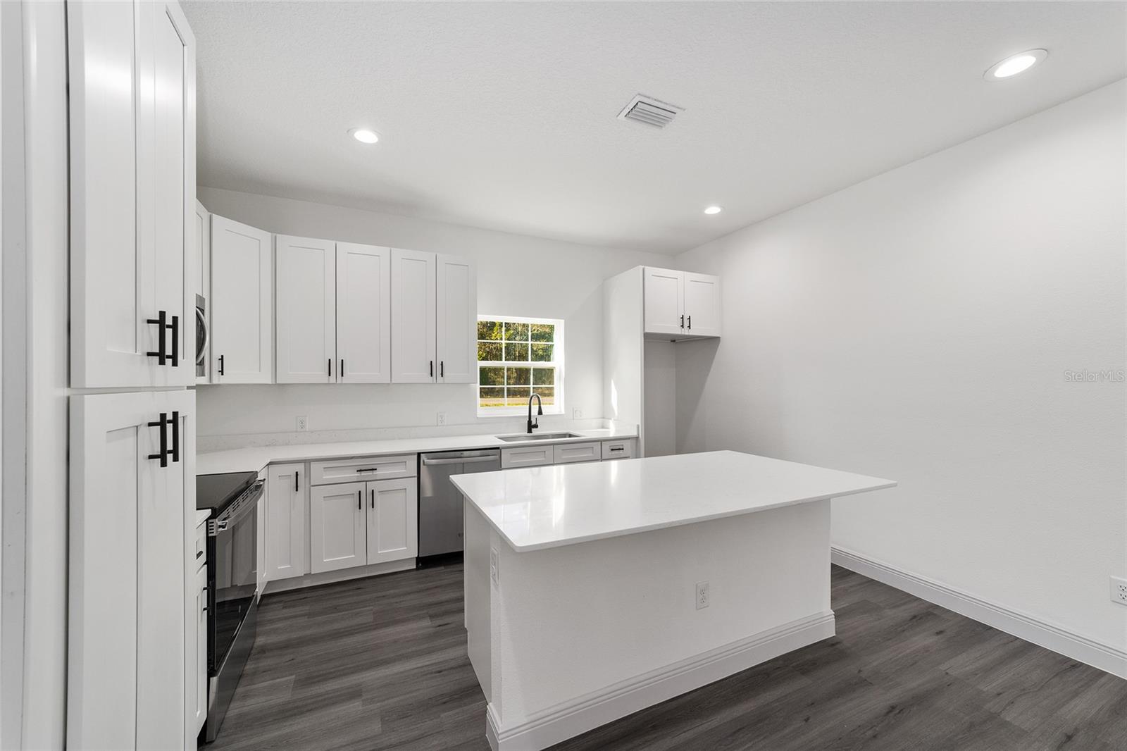 Image 12 of 50 For 770 151st Court