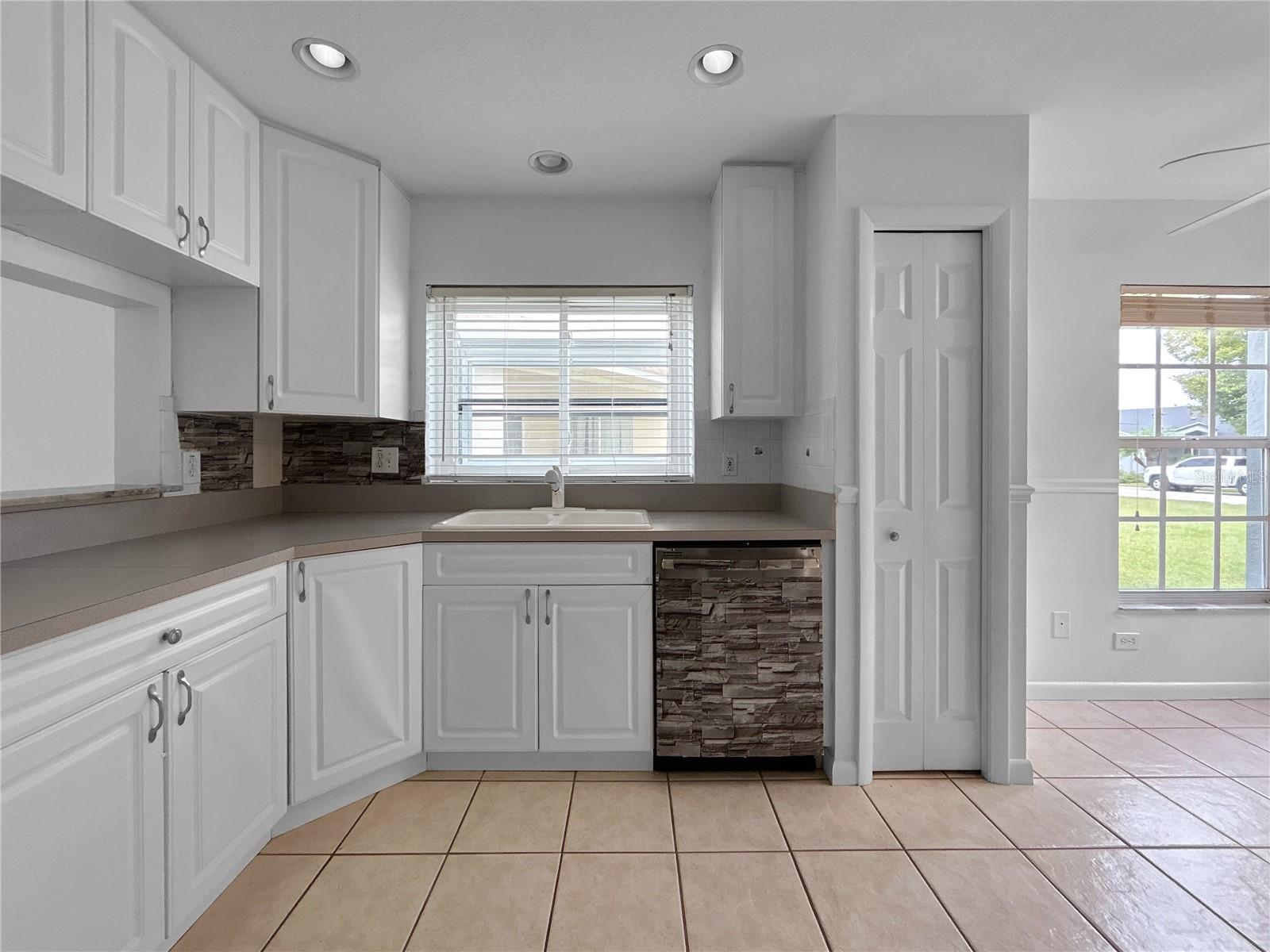 Image 21 of 40 For 6554 Gentle Ben Circle