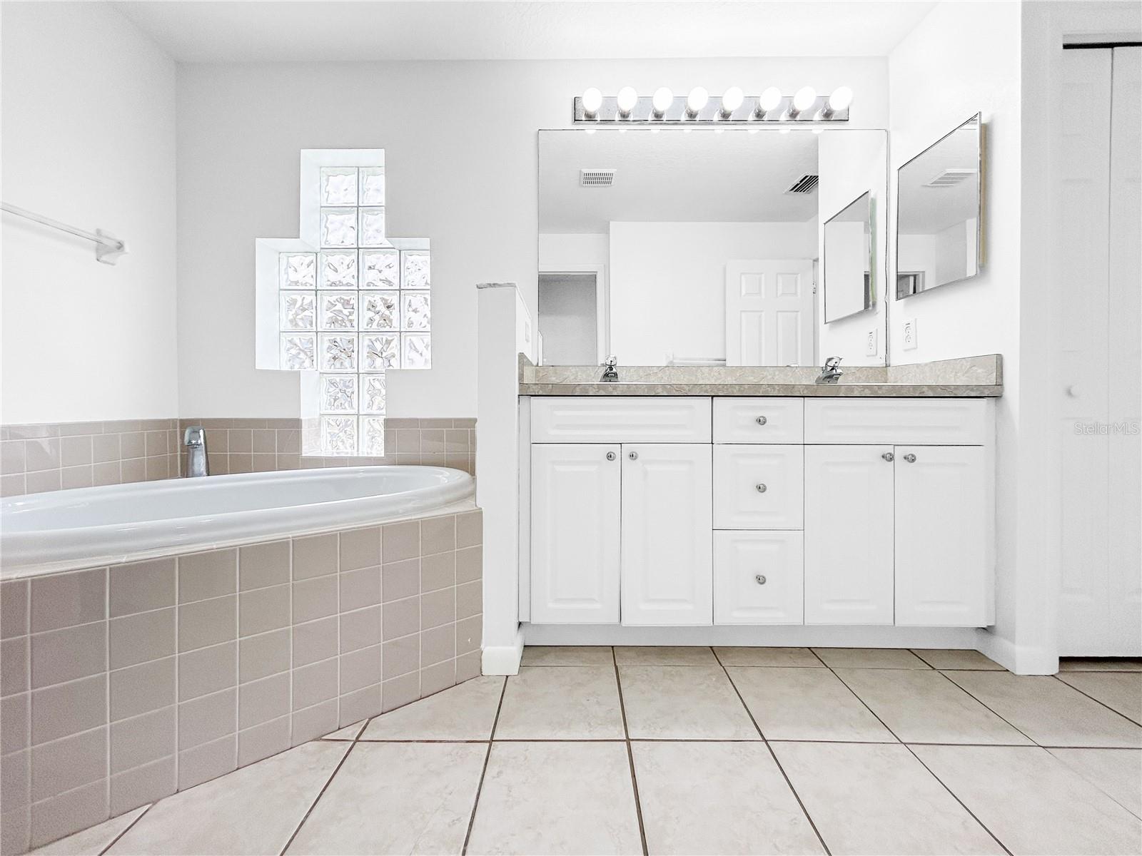 Image 27 of 40 For 6554 Gentle Ben Circle