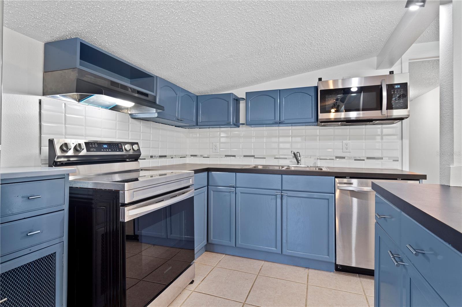 Image 3 of 10 For 3411 52nd Avenue