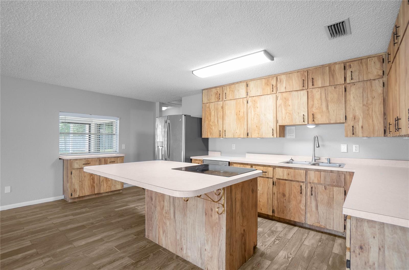 Image 10 of 41 For 220 Braemar Drive