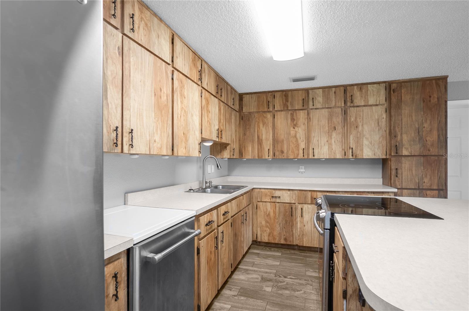 Image 11 of 41 For 220 Braemar Drive