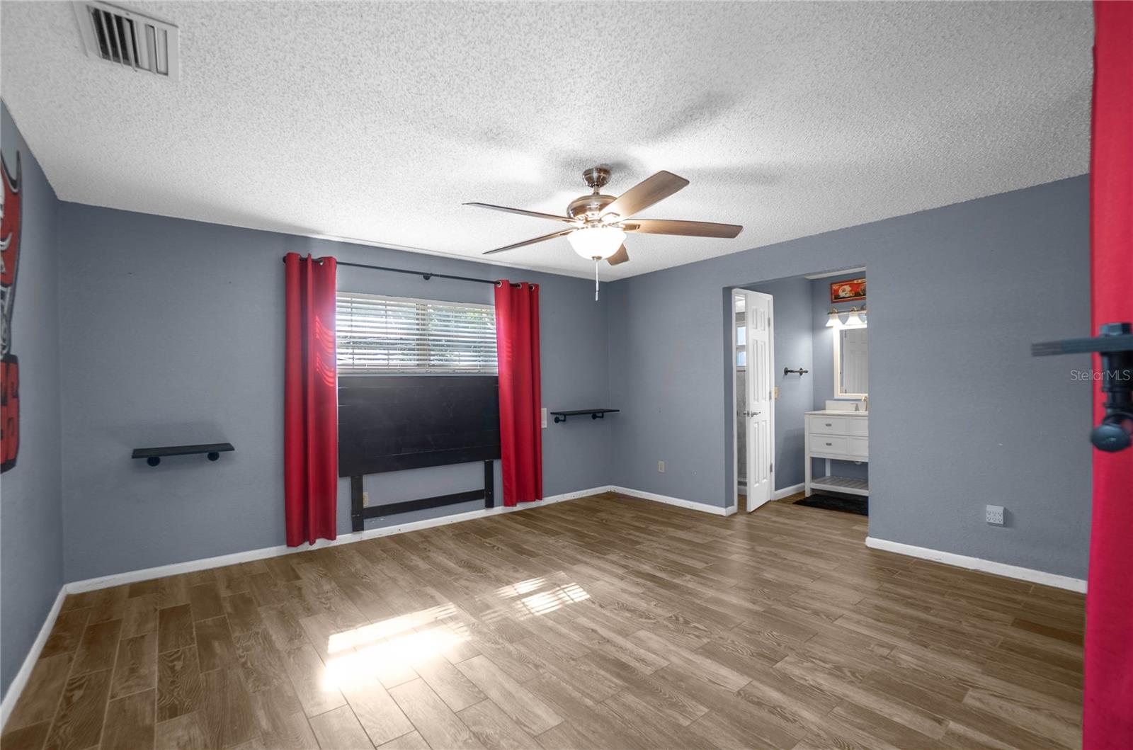 Image 13 of 41 For 220 Braemar Drive