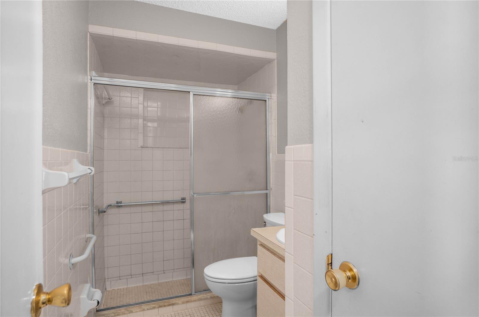 Image 19 of 41 For 220 Braemar Drive