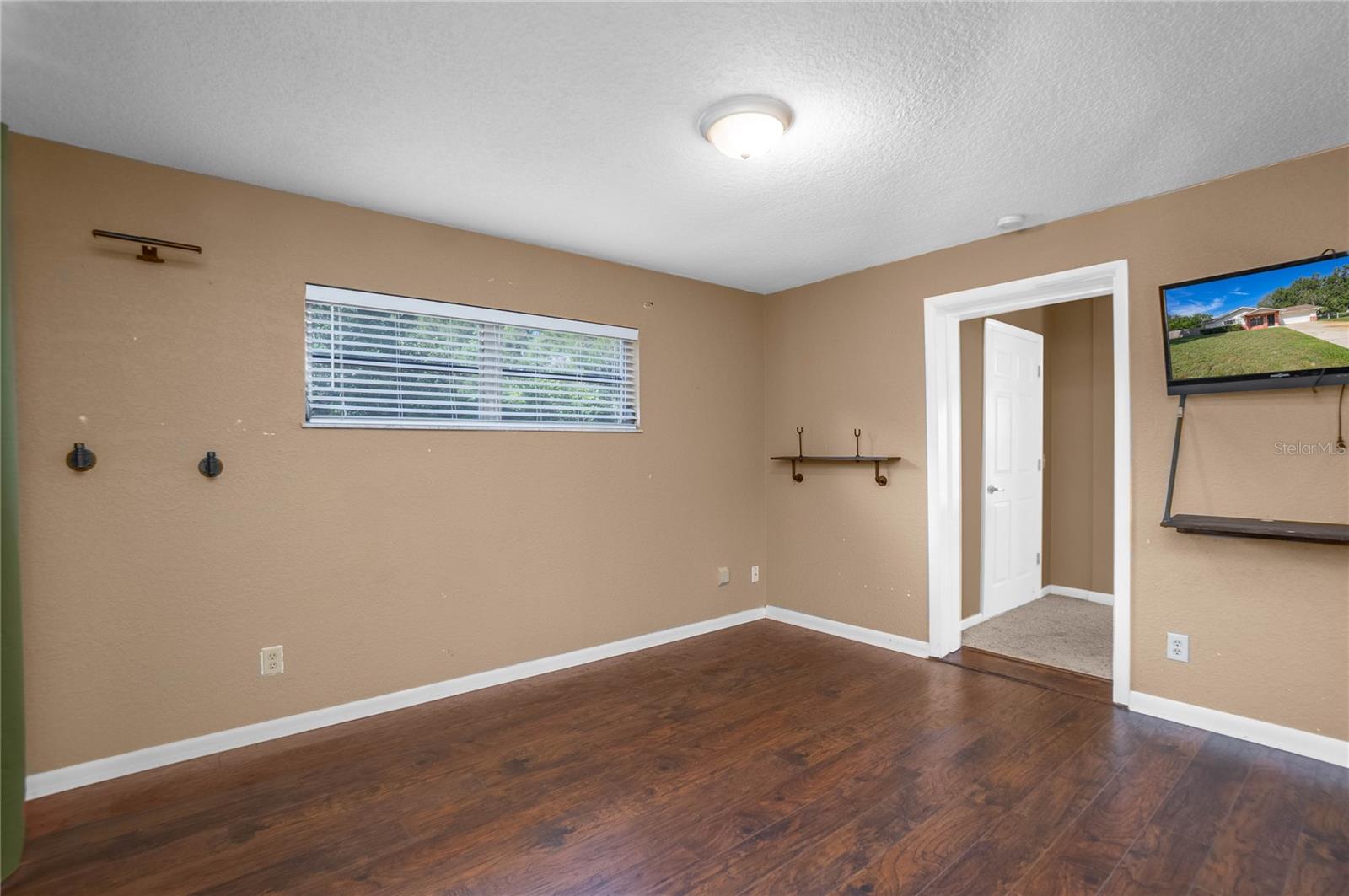 Image 20 of 41 For 220 Braemar Drive